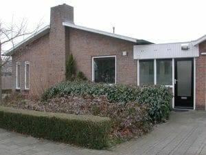 Oude bungalow voor de verbouwing